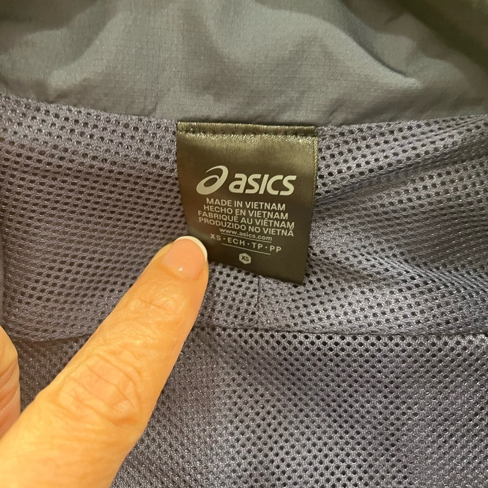 ASICS women’s rain coat - Picture 6 of 8
